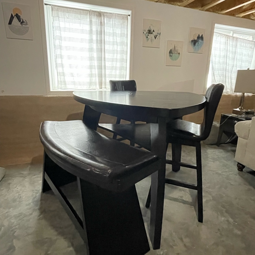 Table set for sale! Beautiful table set by Wade Logan never used